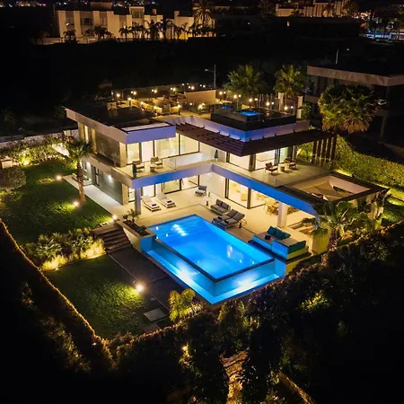 Villa Vacation Marbella I Martinica, Turquoise Heated Pool, Rooftop Hot Tub With Sea View, Cine Room, Night Security, Alarm System, 5 Min To The