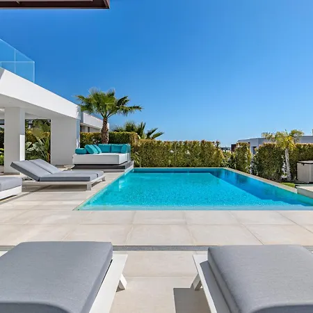 Vacation Marbella I Martinica, Turquoise Heated Pool, Rooftop Hot Tub With Sea View, Cine Room, 5 Min To The Estepona