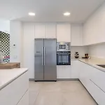 Vacation Marbella I Martinica, Turquoise Heated Pool, Rooftop Hot Tub With Sea View, Cine Room, Night Security, Alarm System, 5 Min To The Villa *