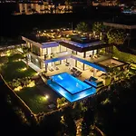 Villa Vacation Marbella I Martinica, Turquoise Heated Pool, Rooftop Hot Tub With Sea View, Cine Room, Night Security, Alarm System, 5 Min To The