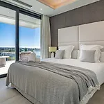 Villa Vacation Marbella I Martinica, Turquoise Heated Pool, Rooftop Hot Tub With Sea View, Cine Room, Night Security, Alarm System, 5 Min To The