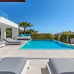 Vacation Marbella I Martinica, Turquoise Heated Pool, Rooftop Hot Tub With Sea View, Cine Room, Night Security, Alarm System, 5 Min To The Estepona
