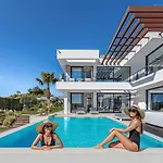 Vacation Marbella I Martinica, Turquoise Heated Pool, Rooftop Hot Tub With Sea View, Cine Room, Night Security, Alarm System, 5 Min To The