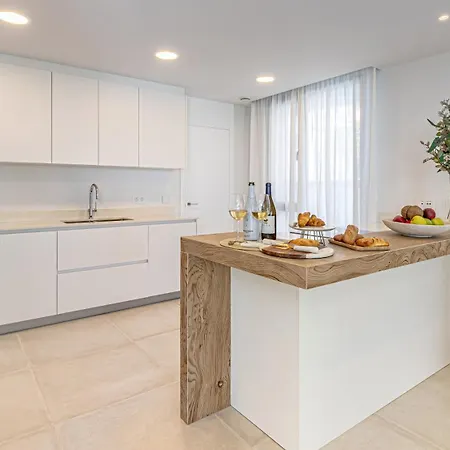 Vacation Marbella I Martinica, Turquoise Heated Pool, Rooftop Hot Tub With Sea View, Cine Room, 5 Min To The