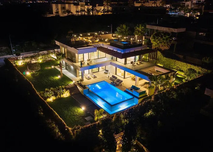 Villa Vacation Marbella I Martinica, Turquoise Heated Pool, Rooftop Hot Tub With Sea View, Cine Room, 5 Min To The