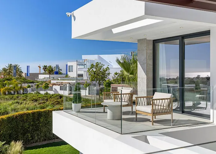 Vacation Marbella I Martinica, Turquoise Heated Pool, Rooftop Hot Tub With Sea View, Cine Room, 5 Min To The Estepona