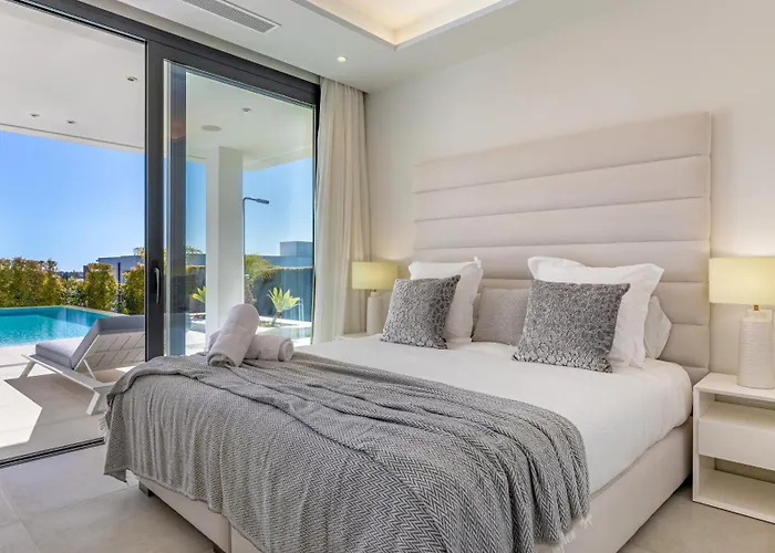 Villa Vacation Marbella I Martinica, Turquoise Heated Pool, Rooftop Hot Tub With Sea View, Cine Room, 5 Min To The *