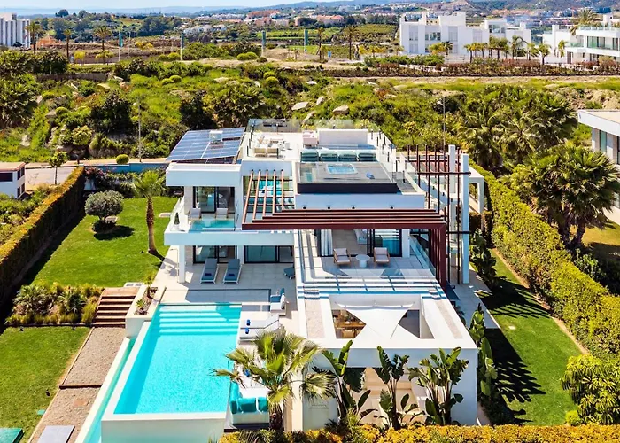 Vacation Marbella I Martinica, Turquoise Heated Pool, Rooftop Hot Tub With Sea View, Cine Room, 5 Min To The * Estepona