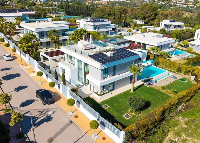 Vacation Marbella I Martinica, Turquoise Heated Pool, Rooftop Hot Tub With Sea View, Cine Room, 5 Min To The Estepona