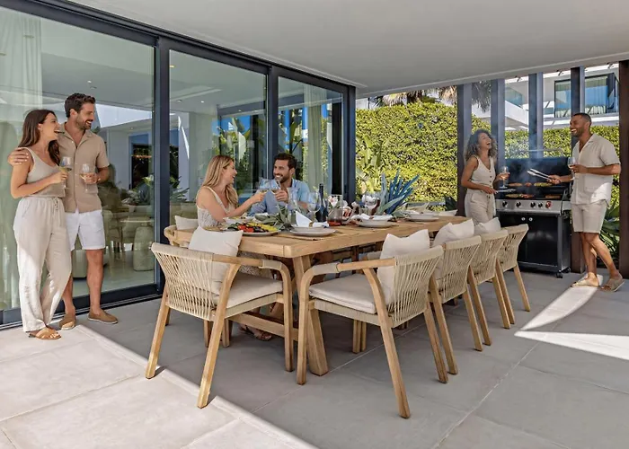 Vacation Marbella I Martinica, Turquoise Heated Pool, Rooftop Hot Tub With Sea View, Cine Room, 5 Min To The Estepona