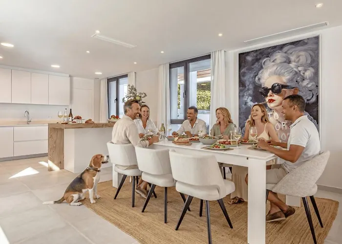 Vacation Marbella I Martinica, Turquoise Heated Pool, Rooftop Hot Tub With Sea View, Cine Room, 5 Min To The Estepona