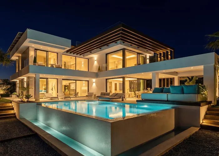 Vacation Marbella I Martinica, Turquoise Heated Pool, Rooftop Hot Tub With Sea View, Cine Room, 5 Min To The Villa Estepona