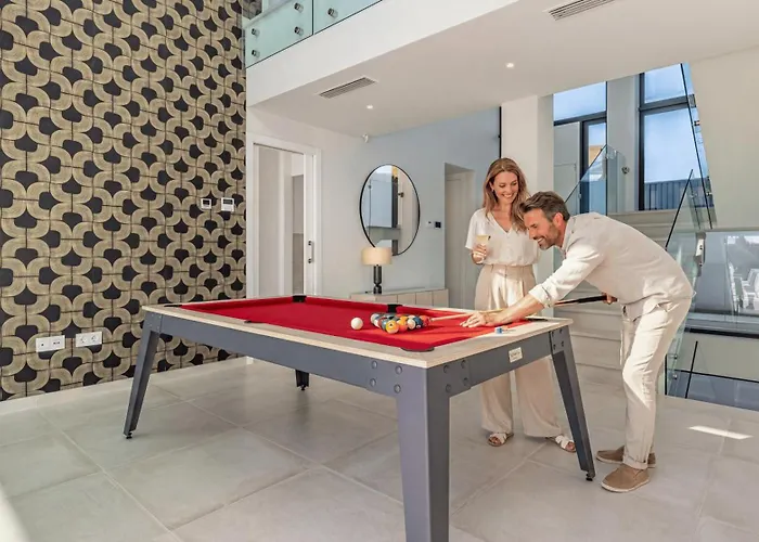 Villa Vacation Marbella I Martinica, Turquoise Heated Pool, Rooftop Hot Tub With Sea View, Cine Room, 5 Min To The Estepona