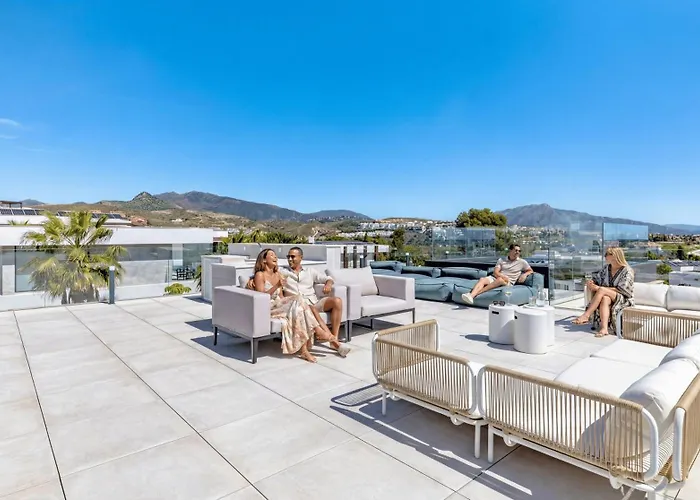 Villa Vacation Marbella I Martinica, Turquoise Heated Pool, Rooftop Hot Tub With Sea View, Cine Room, 5 Min To The Estepona