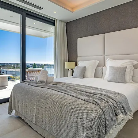 Villa Vacation Marbella I Martinica, Turquoise Heated Pool, Rooftop Hot Tub With Sea View, Cine Room, Night Security, Alarm System, 5 Min To The